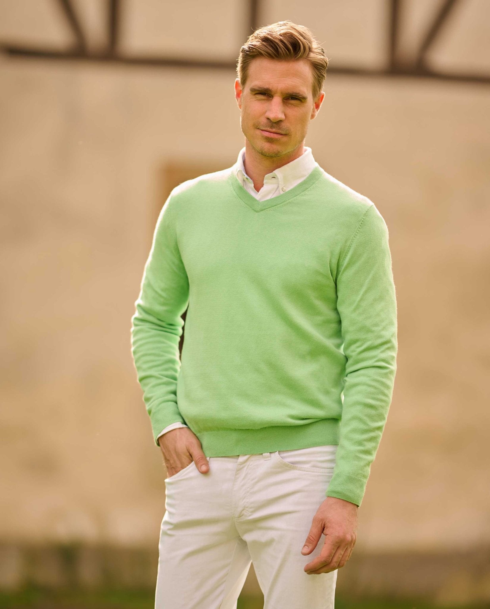 Herren Baumwollpullover ''Tom'' mit V - Ausschnitt in apfelgrün - Wellington of Bilmore
