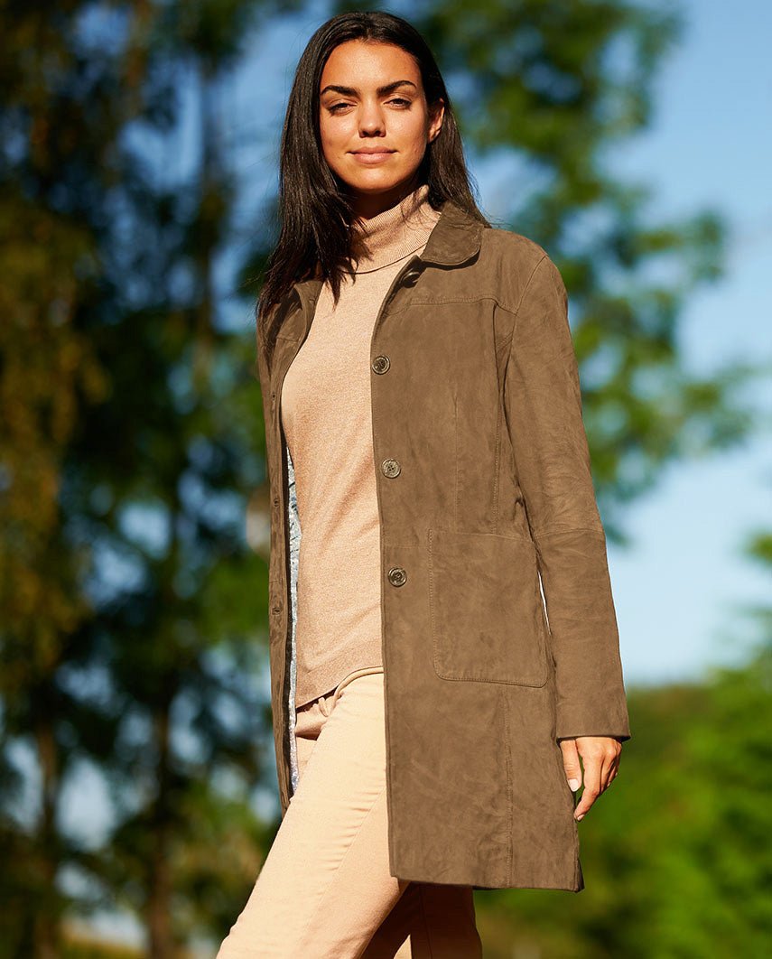 Ledermantel ''Lynn'' aus Ziegenvelours in mud - Wellington of Bilmore