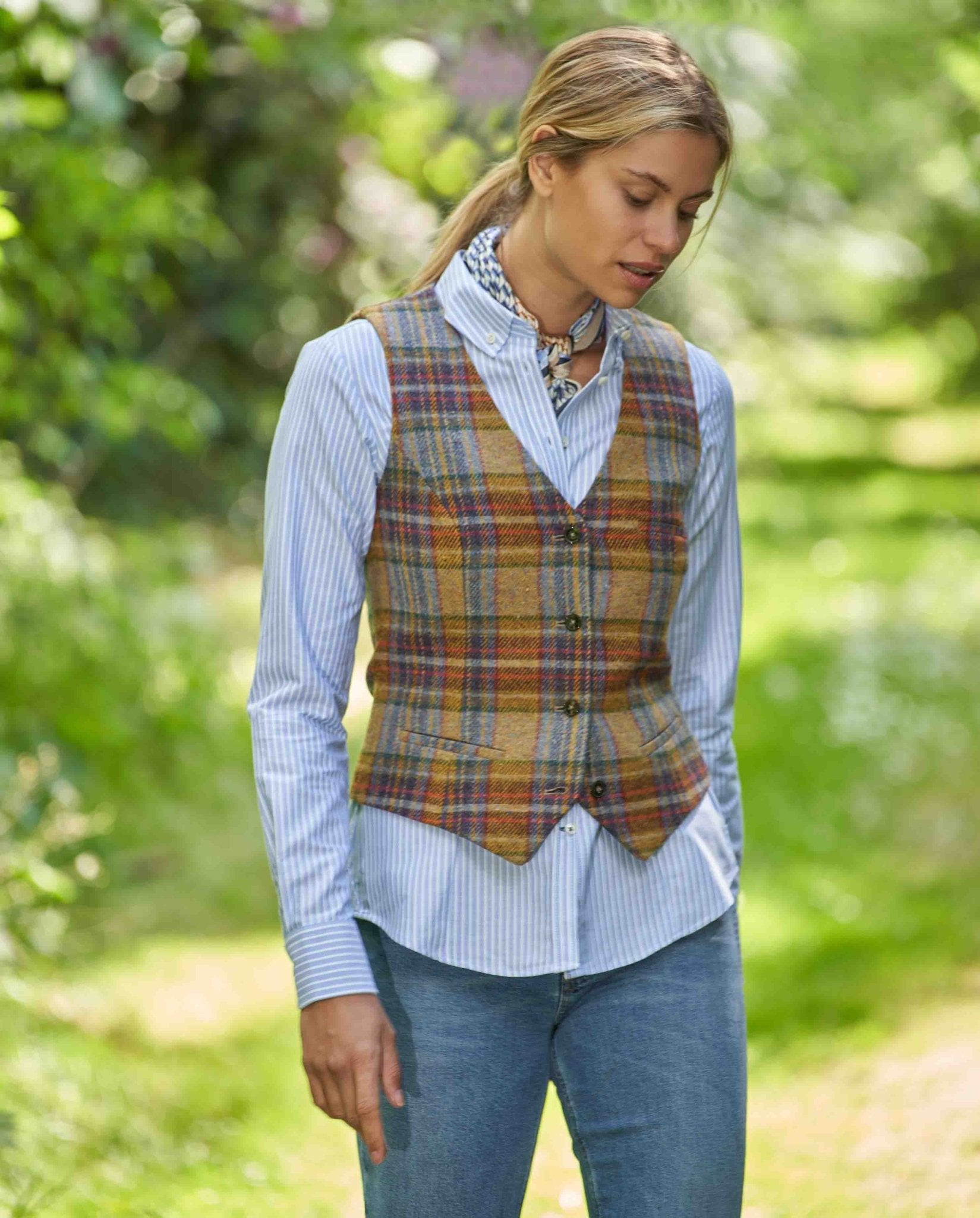 Magee Tweed Weste ''Lea'' in multicolor Check - Wellington of Bilmore